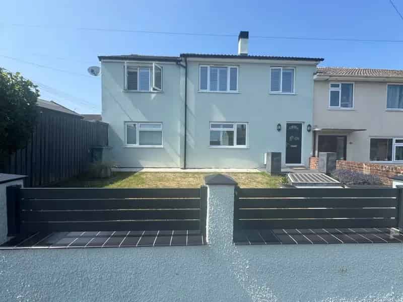 Stunning Family Home Cinema Room En Suite Underfloor Heating Corner Plot