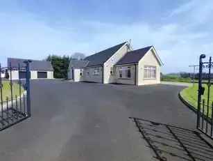 Spacious 4-Bedroom Detached Bungalow with Panoramic Views