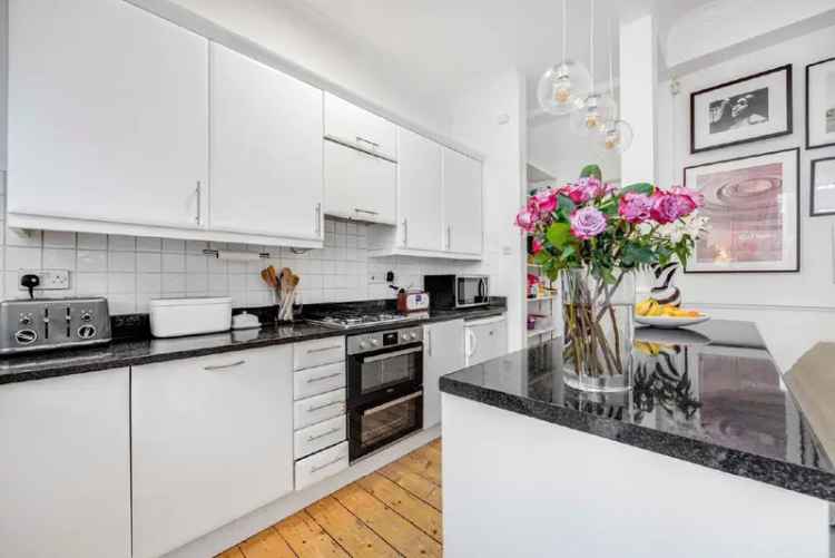 Flat For Sale in London, England