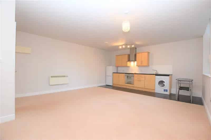 Immaculate First Floor Flat Ossett Available Early September