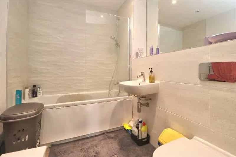 2 bed flat for sale