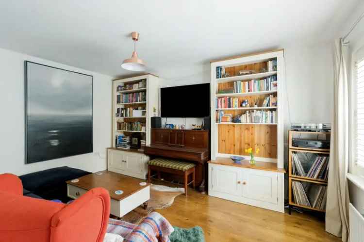 4 Bedroom Semi-Detached House for Sale in Cerney on the Water