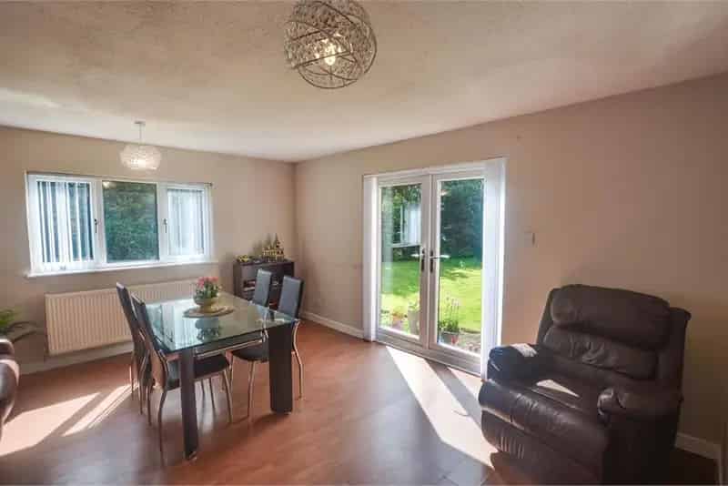 5 Bed Detached House with 2 Reception Rooms and Double Garage