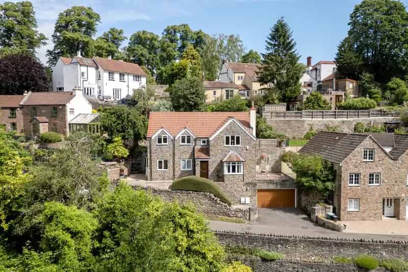 4 Bedroom Detached House for Sale in Frenchay BS16