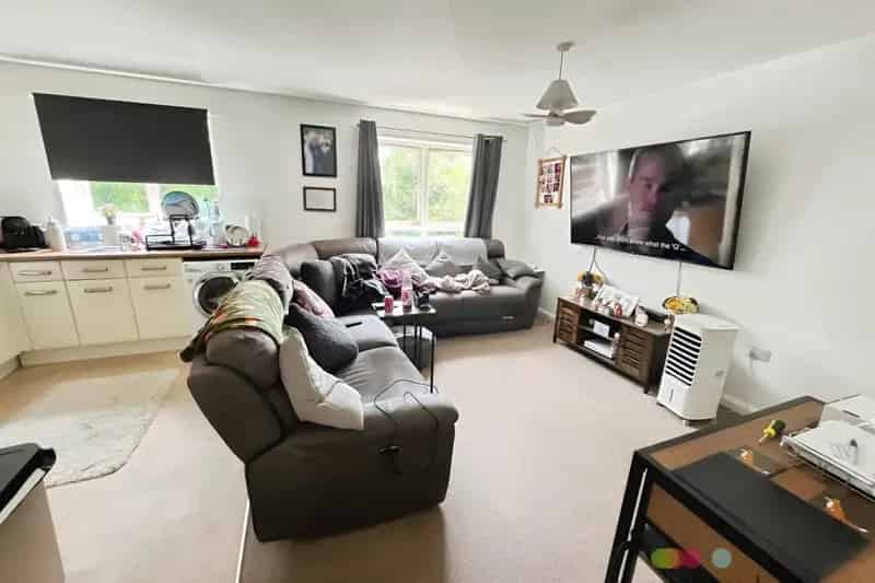 Top Floor Apartment with Parking near Brotherhood Retail