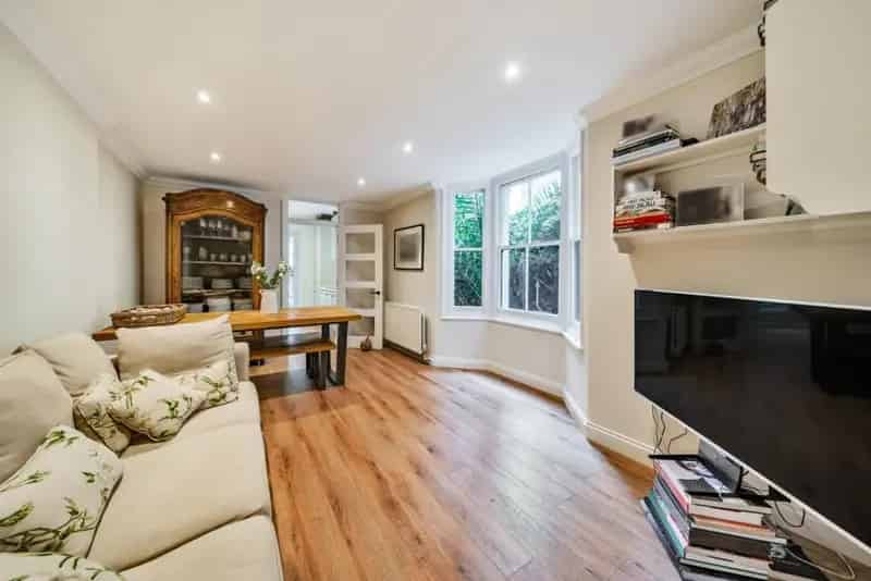 Two Double Bedroom Period Property Near Clapham Junction