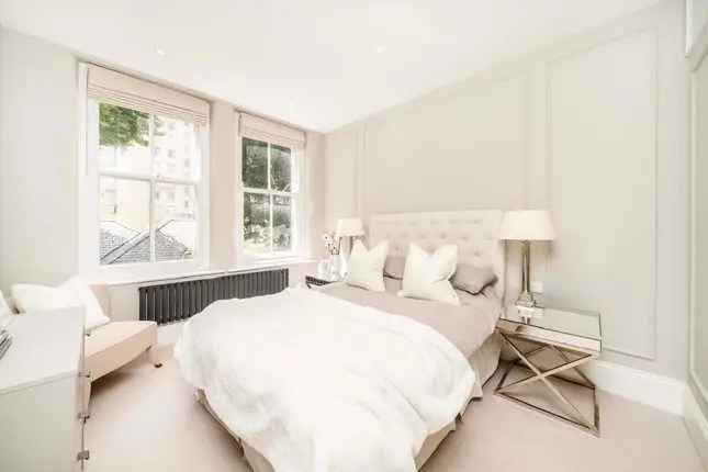 Flat for sale in Beaufort Street, London SW3