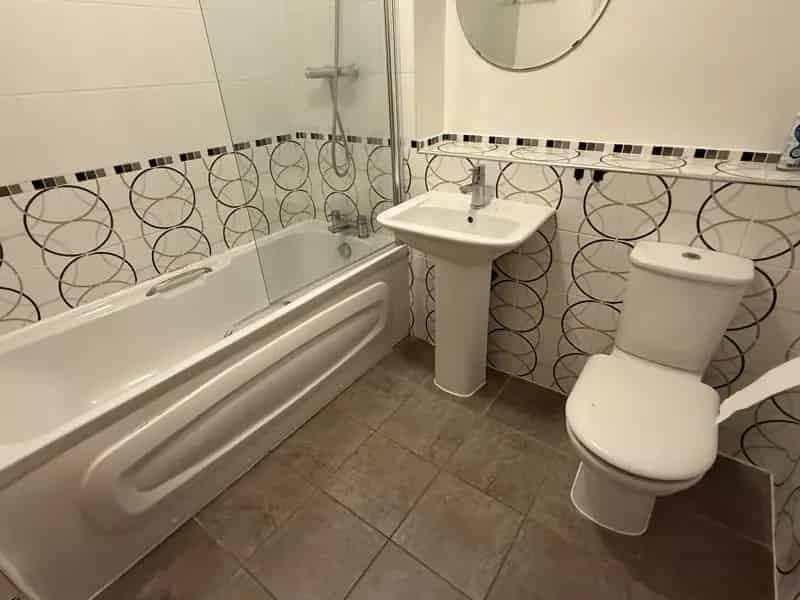 1 Bedroom Apartment House to Rent Near Shops and Transport