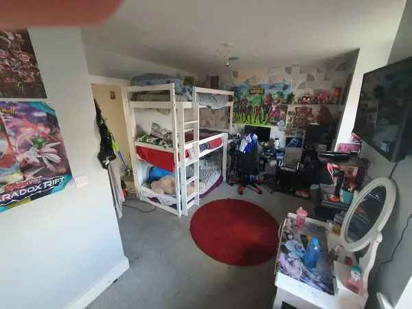 Lovely 2.5 Bedroom House with Garden near Kingswood High Street