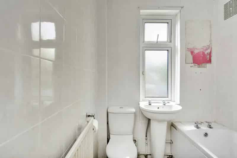Three Bedroom Semi-Detached House Near Maidstone Hospital