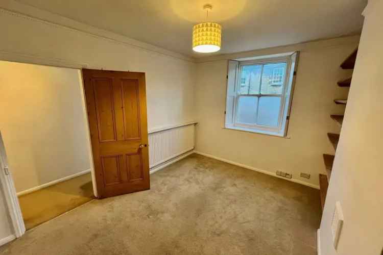 Stamford Town Centre Terrace House - 3 Double Bedrooms - Private Garden