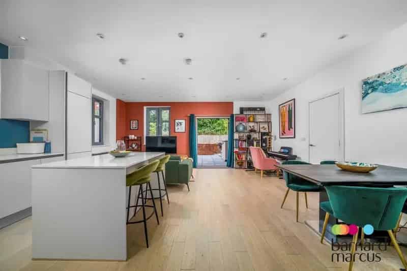 Flat For Sale , London, England
