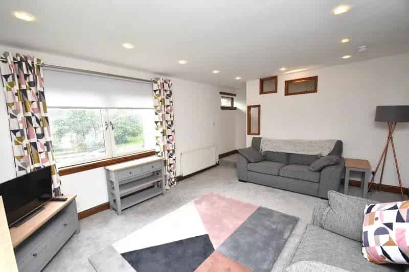 3 Bedroom Duplex Flat for Sale in Ralston