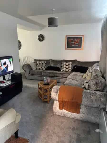 Family Home near Parks Schools and Pool