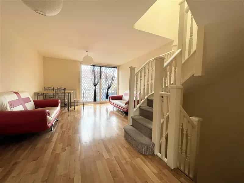 4 Bedroom Townhouse to Rent
