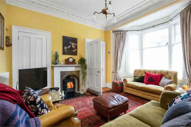 3 Bed Flat - Maindoor with 2 Reception Rooms