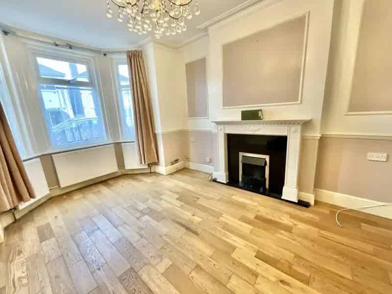 3 Bedroom Semi Detached House Southbourne