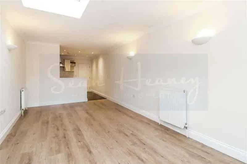 2 Bedroom Terraced House for Sale with 2 Parking Spaces