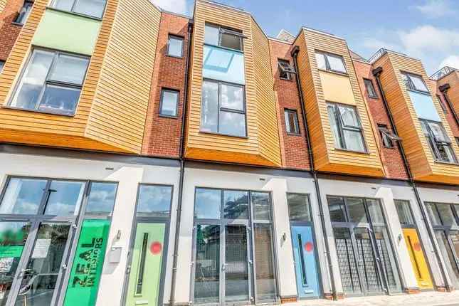 Stylish 4-Storey Townhouse for Sale in Paintworks Bristol