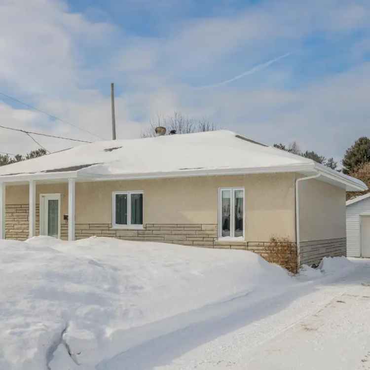 House for Sale 3 Bedrooms Open Concept Large Lot