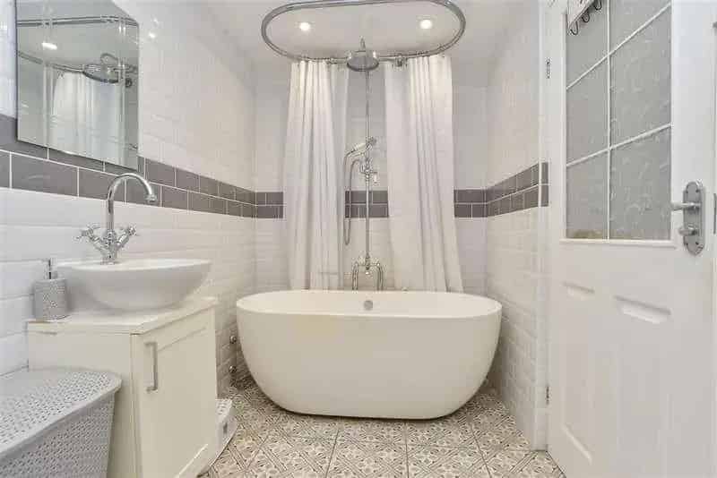 2 Bed House for Sale Near Schools and Town