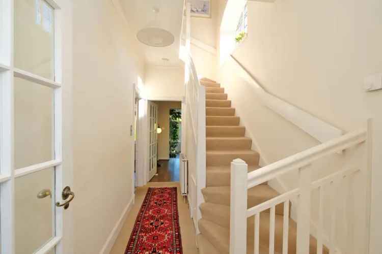 3 Bedroom Semi-Detached House with Garage and Gardens