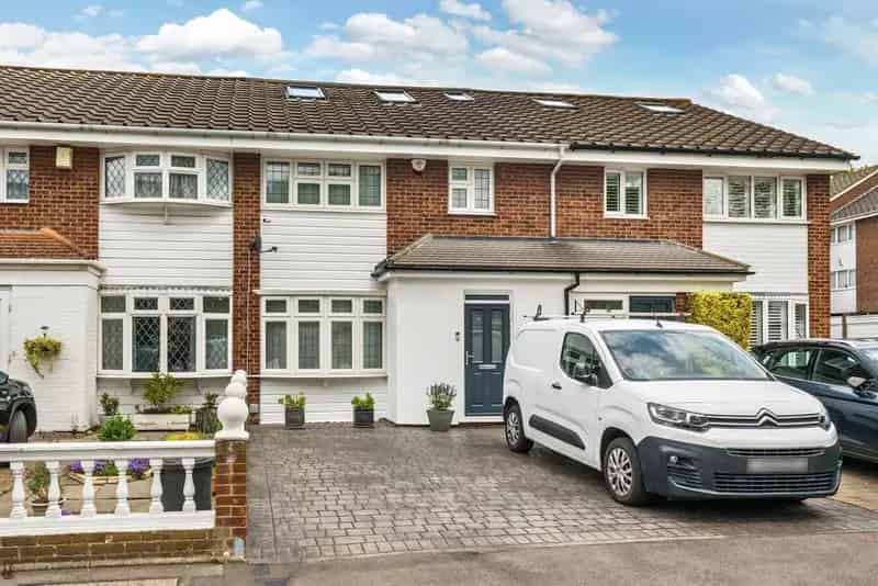 Immaculate 4-Bedroom House Near Chislehurst Village