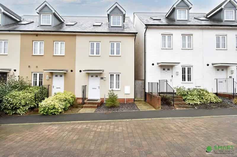 4 Bedroom End of Terrace House for Sale