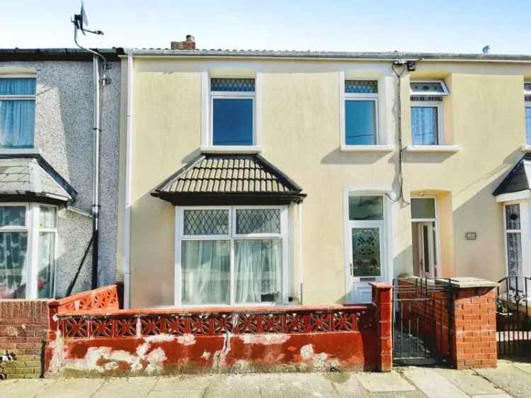 3 Bedroom Terraced House Town Centre Family Home