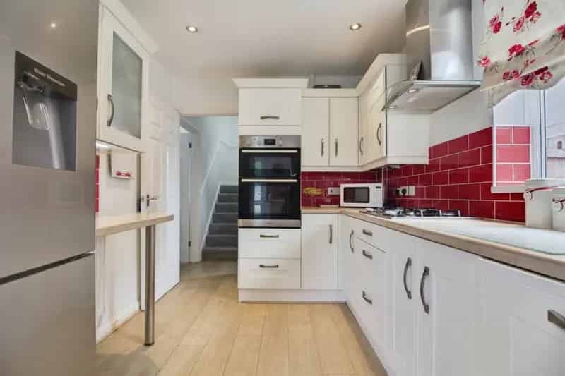 Four Bedroom Semi-Detached House Near Hatfield Station