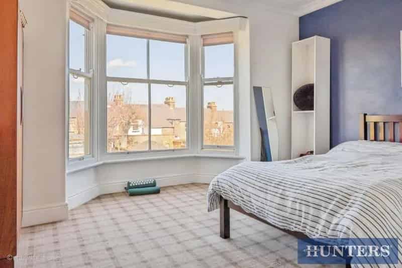 5 Bed Victorian House for Sale - Large Garden & Modern Comforts