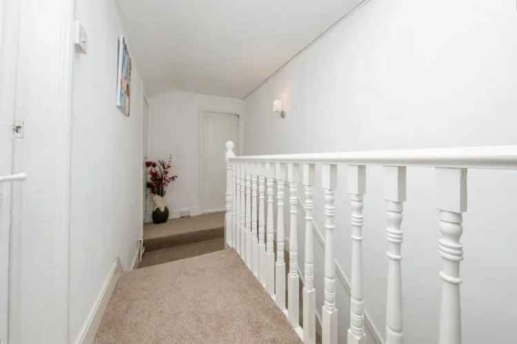5 Bedroom House Ipswich Family Home Large Garden Driveway Parking