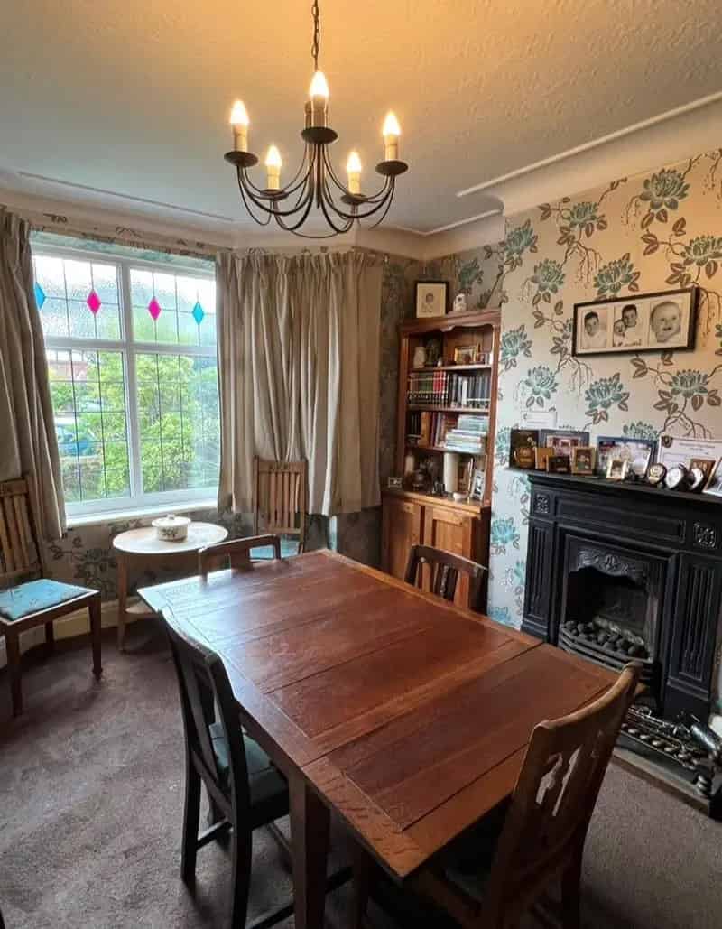 3 Bed Semi-Detached House Parrswood Original Features Large Garden