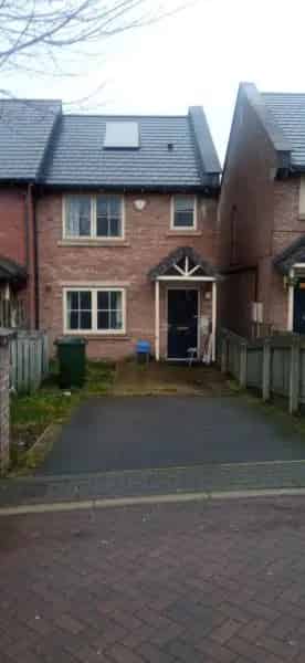 New Build House with Garden and Driveway