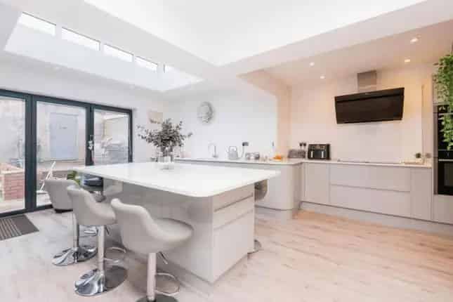 Spacious Four Bedroom House for Sale in Bedminster Bristol