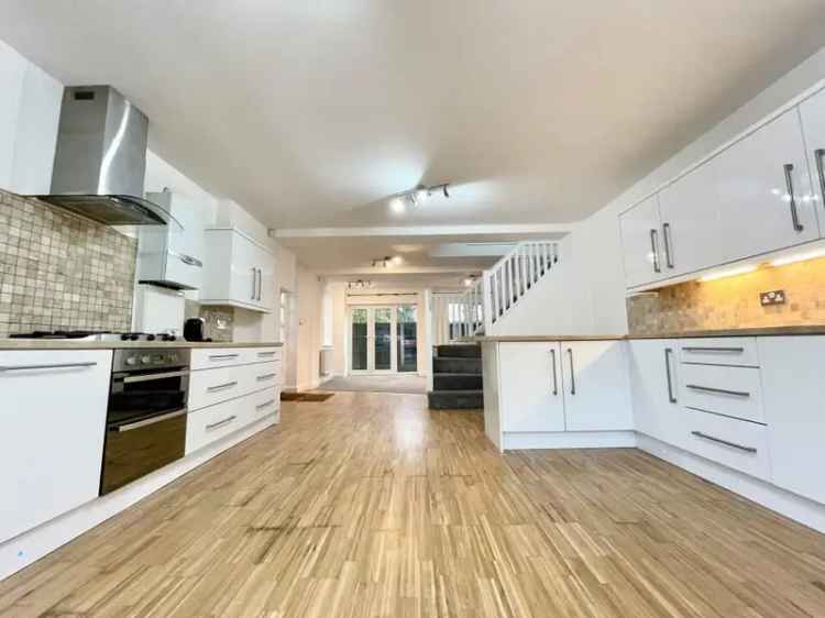 4 Bedroom Detached House Near Bolton Town Centre