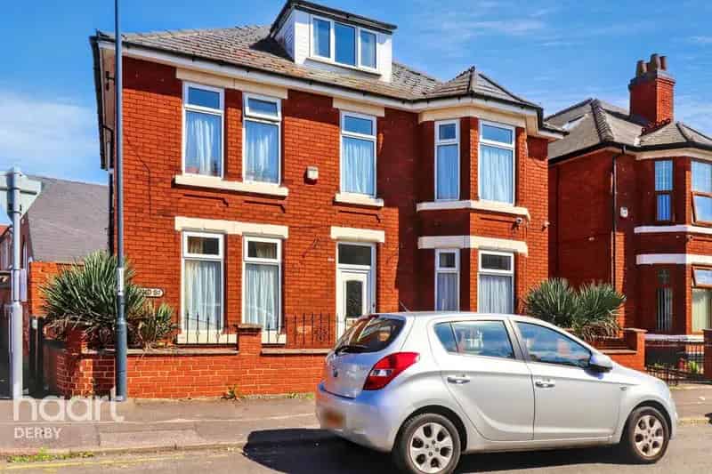 6 Bedroom Detached House For Sale