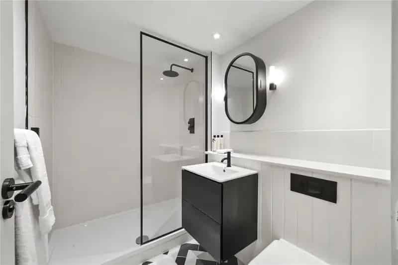 2 Bedroom Apartment London - Refurbished Flat with Communal Garden
