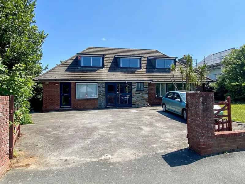 5 6 Bedroom Detached House with Annexe Bude
