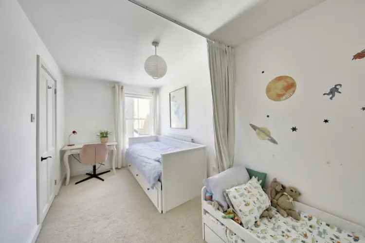 2 Bed House for Sale in Hampton Wick - Character Cottage