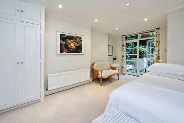 Terraced House for Sale in Chelsea SW3