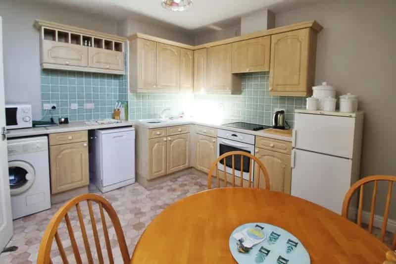 1 Bedroom Flat For Sale Near Town Centre