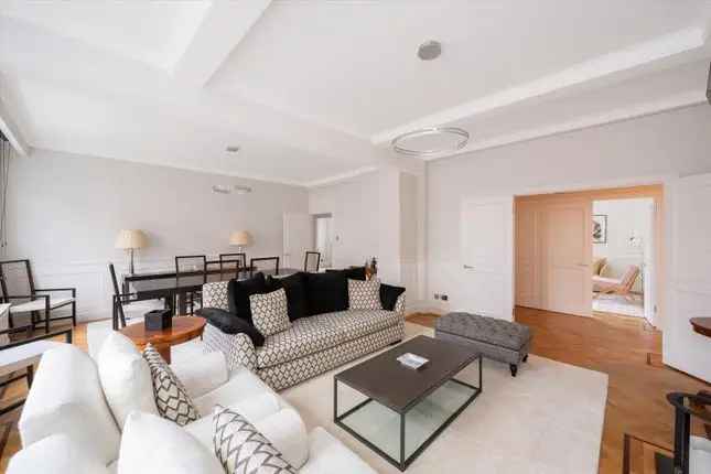 4 Bedroom Flat for Sale in Marylebone W1H