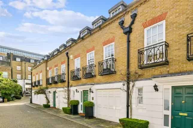 2 Bedroom House for Sale in Farrier Walk Chelsea SW10