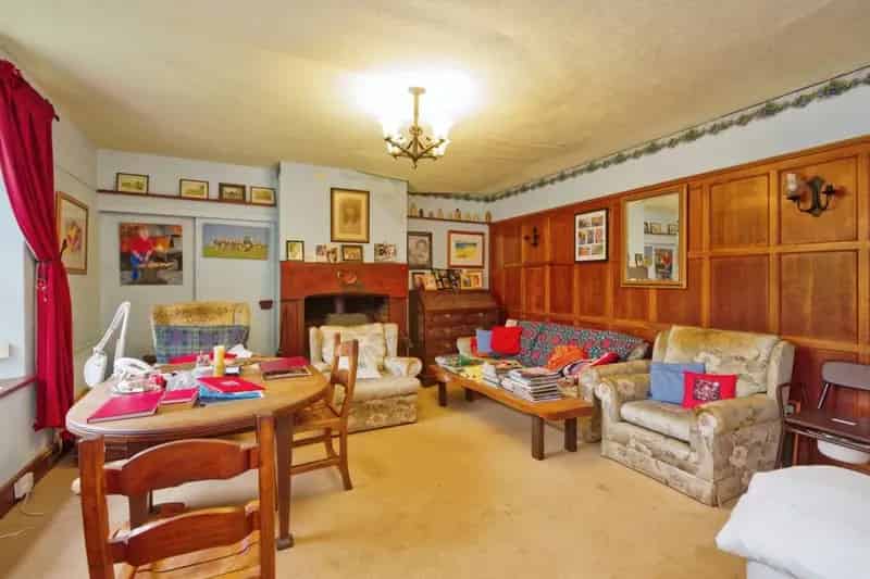 Detached Cottage with Two Smaller Cottages and 1 Acre of Gardens