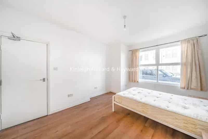Six Double Bedroom House Near Tooting Broadway