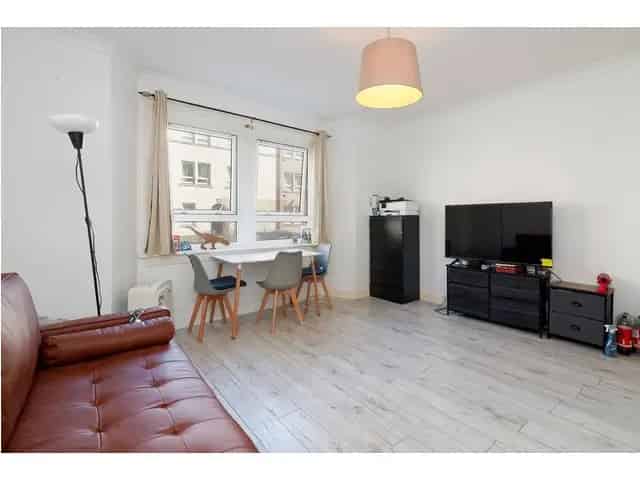2 Bedroom Flat for Sale in Paisley