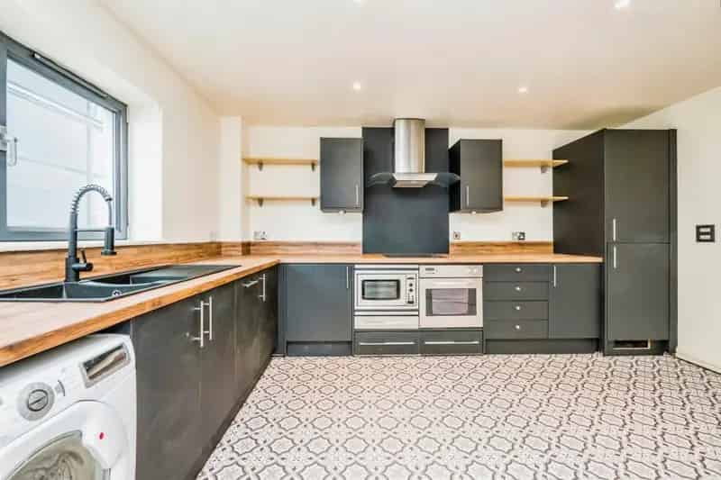 Luxury 3-Bedroom Apartment Cardiff City Centre Parking Concierge