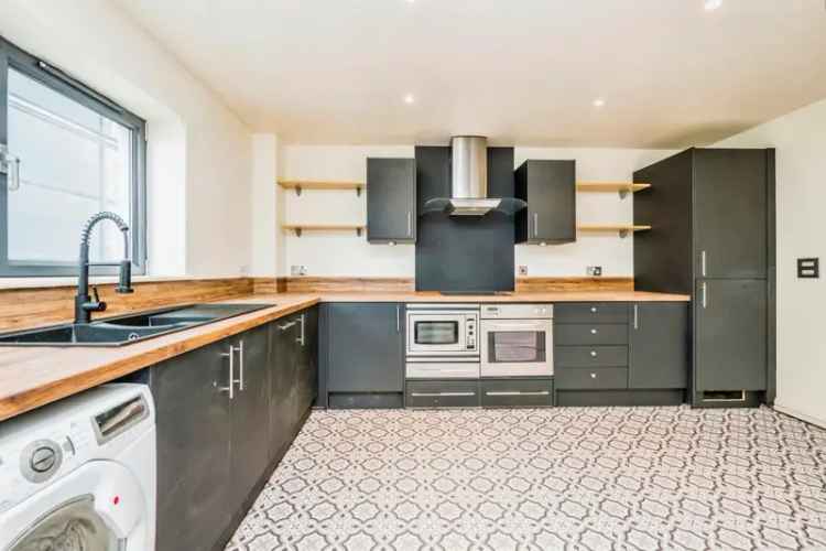 Luxury 3-Bedroom Apartment Cardiff City Centre Parking Concierge