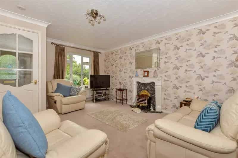 3 Bedroom Detached House for Sale in Allington